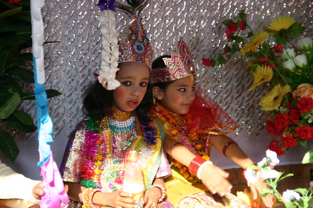 Девочки в костюмах богинь Непал