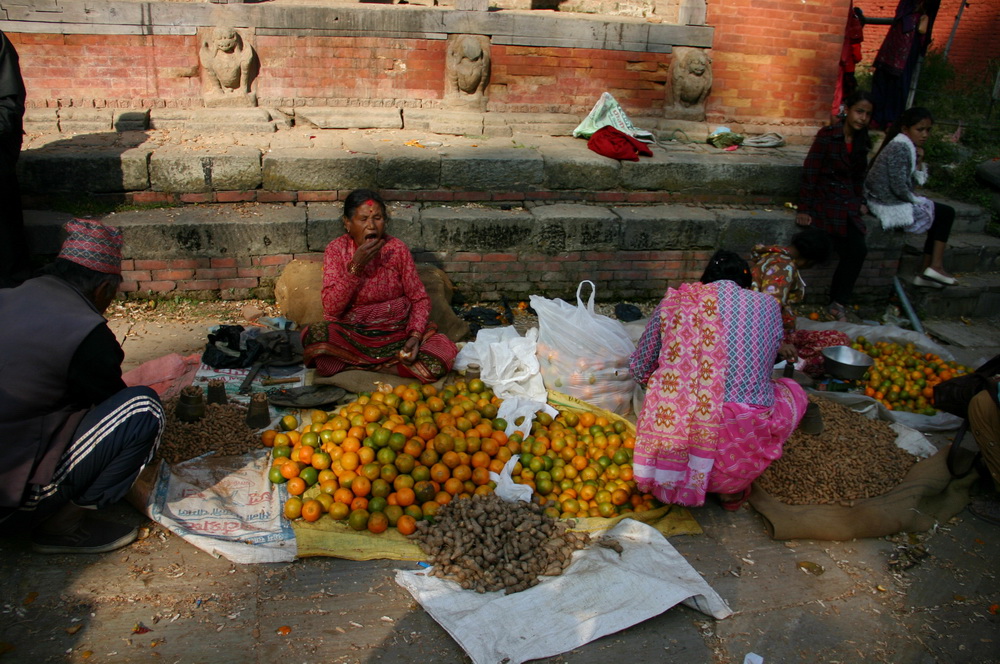Арахис и апельсины Непал